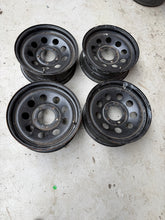 Įkelti paveikslėlį į galerijos peržiūrą, 16 Inch black UAZ rimms (set of 4) - 316220-3101015 USED - - UAZ spare parts