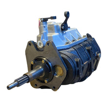 Laden Sie das Bild in den Galerie-Viewer, 5-Speed Gearbox – Bukhanka Modern (2.7L) – OEM 2206170001001 - Clutch and transmission - UAZ spare parts