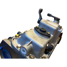 Laden Sie das Bild in den Galerie-Viewer, 5-Speed Gearbox – Bukhanka Modern (2.7L) – OEM 2206170001001 - Clutch and transmission - UAZ spare parts