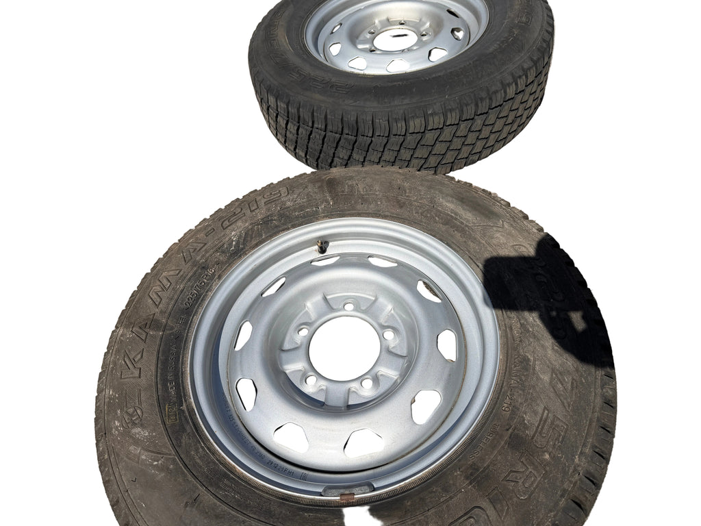 Hjul- og dekksett 16 tommer sølv 225/75R16 (5x) – Hunter & 469; Bukhanka – BRUKT