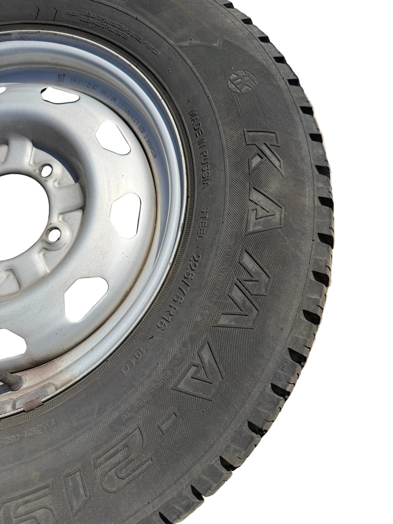 Hjul- og dekksett 16 tommer sølv 225/75R16 (5x) – Hunter & 469; Bukhanka – BRUKT