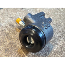 Załaduj zdjęcie do przeglądarki galerii, Brake Cylinder (Front, Single Side) – Bukhanka Classic (2.4L &amp; 2.9L), Hunter &amp; 469 – OEM 469-3501040 - Brake system - UAZ spare parts