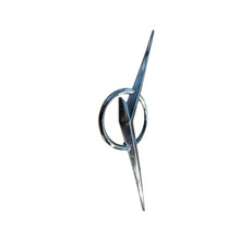 Afbeelding in Gallery-weergave laden, Grille Emblem – Hunter &amp; 469, Patriot, Profi – OEM 3160-8212022 / 8212023