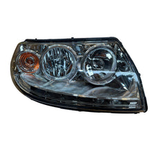 Laden Sie das Bild in den Galerie-Viewer, Right headlight 2005-2014 - Patriot - OEM 3163-3711010-10 - - UAZ spare parts