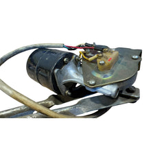 Laden Sie das Bild in den Galerie-Viewer, Trapezium Windshield Wiper with Motor – Bukhanka Classic (2.4L &amp; 2.9L) – OEM 3303-5205100 / 3962-5205100