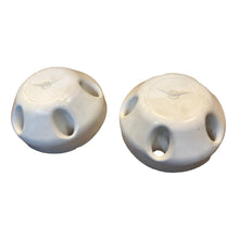 Įkelti paveikslėlį į galerijos peržiūrą, Wheel Hub Cap White USED - Bukhanka Modern (2.7L) - OEM 316200310210001 - - UAZ spare parts