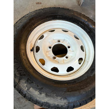 Load image into Gallery viewer, Wheel &amp; Tire Set 16in White 225/75R16 (5x) – Hunter &amp; 469; Bukhanka – USED - - UAZ spare parts