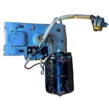 Laden Sie das Bild in den Galerie-Viewer, Windscreen Wiper Motor Classic – Bukhanka Classic (2.4L &amp; 2.9L) – OEM 5205100 - Electrical and instruments - UAZ spare parts