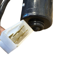 Laden Sie das Bild in den Galerie-Viewer, Wiper Motor with Support &amp; Trapezium – Hunter &amp; 469 (2.7L) – OEM 330300520510000