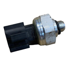 Laden Sie das Bild in den Galerie-Viewer, Air Pressure Sensor – Bukhanka, Hunter &amp; 469 (Classic &amp; Modern) – OEM v38 - 73 - 0027 – UAZPARTS.COM UAZ onderdeel – OEM v38 - 73 - 0027