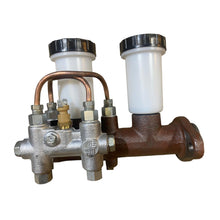 Laden Sie das Bild in den Galerie-Viewer, Brake Master Cylinder Dual Reservoir with Proportioning Valve – Bukhanka Modern (2.7L), Hunter &amp; 469 (2.7L) – OEM 3151 - 3505010 / 046900 - 3505010 - 95 – Avto Gidravlika UAZ onderdeel – OEM 3151 - 3505010 / 046900 - 3505010 - 95