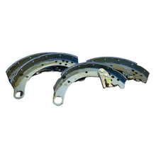 Laden Sie das Bild in den Galerie-Viewer, Brake Shoe Set (4 pcs) – Bukhanka (Classic 2.4L &amp; 2.9L, Modern 2.7L) / Hunter &amp; 469 (2.4L &amp; 2.9L) – OEM 3163 - 3502082 - 30 – UAZPARTS.COM UAZ onderdeel – OEM 3163 - 3502082 - 30