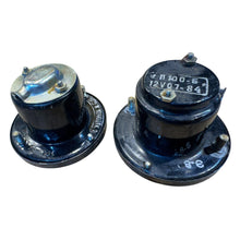 Afbeelding in Gallery-weergave laden, Classic Taillight Set – Bukhanka Classic (2.4L &amp; 2.9L) – OEM 3815 – GAZ / UAZ UAZ onderdeel – OEM 3815