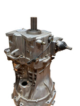 Laden Sie das Bild in den Galerie-Viewer, Dymos 5-speed gearbox – Hunter (Modern), Profi &amp; Patriot – Used – OEM 31630017000101 - - UAZ spare parts