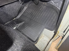 Laden Sie das Bild in den Galerie-Viewer, Floor mats Buhanka front - heavy duty - 1041015100 – UAZPARTS.COM UAZ PART – OEM 1041015100