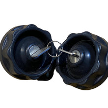 Afbeelding in Gallery-weergave laden, Fuel Cap with Key Set (2 pcs) – Bukhanka Classic &amp; Hunter/469 (2.4L &amp; 2.9L) – OEM 3163 - 1103010 - 03 – UAZPARTS.COM UAZ onderdeel – OEM 3163 - 1103010 - 03