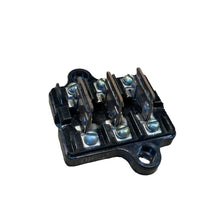 Заредете изображението в галерията, Fuse Box with 3 Wire Fuses – Bukhanka Classic (2.4L &amp; 2.9L), Hunter &amp; 469 (2.4L &amp; 2.9L) – OEM 3722100 – UAZPARTS.COM UAZ onderdeel – OEM 3722100