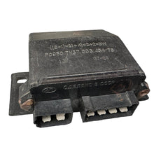 Laden Sie das Bild in den Galerie-Viewer, Hazard Light Relay – Bukhanka Classic &amp; Hunter 469 (2.4L &amp; 2.9L) – OEM 37.003.454 - 78 / 003.454 - 79 – UAZPARTS.COM UAZ onderdeel – OEM 37.003.454 - 78 / 003.454 - 79
