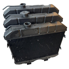 Laden Sie das Bild in den Galerie-Viewer, Radiator (Used, Repaired, Pressure Tested) – Bukhanka Classic (2.4L &amp; 2.9L) &amp; Hunter &amp; 469 (2.4L) – OEM 469 - 1304009 – UAZPARTS.COM UAZ onderdeel – OEM 469 - 1304009 USED