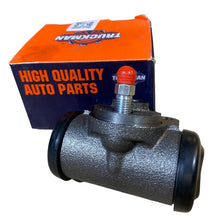 Laden Sie das Bild in den Galerie-Viewer, Rear Brake Wheel Cylinder 28 mm – Bukhanka (Classic 2.4L &amp; 2.9L, Modern 2.7L), Hunter &amp; 469 (2.4L, 2.7L, 2.9L), Patriot – OEM 3160 - 3502040 – UAZPARTS.COM UAZ onderdeel – OEM 3160 - 3502040 (d28) / 469 - 3502040 (d28)