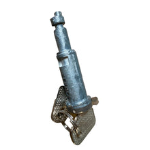 Заредете изображението в галерията, Rear Door Cylinder Lock – Bukhanka (Classic &amp; Modern) – OEM 305606160 – UAZPARTS.COM UAZ onderdeel – OEM 305606160