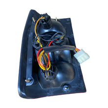 Laden Sie das Bild in den Galerie-Viewer, Right Taillight – UAZ Patriot – OEM 316000 - 3716010 - 10 – UAZPARTS.COM UAZ onderdeel – OEM 316000 - 3716010 - 10