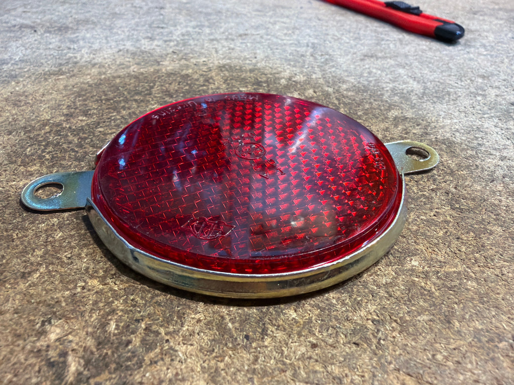 Round Red Reflector 3151.3716 - 002 - GAZ Series - Ref 3151.3716 - 002 – UAZPARTS.COM UAZ PART – OEM 3151.3716-002