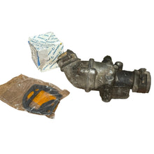 Laden Sie das Bild in den Galerie-Viewer, Thermostat Housing with Thermostat and Gasket – Bukhanka Classic (2.4L &amp; 2.9L) / Hunter &amp; 469 (2.9L) – OEM XXX – UAZPARTS.COM UAZ onderdeel – OEM XXX