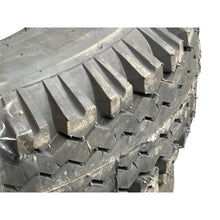 Laden Sie das Bild in den Galerie-Viewer, Tires with Inner Tube – Bukhanka Classic (2.4/2.9L) &amp; Hunter 469 (2.4/2.9L) – OEM 469 - 3106010 - 01 – UAZPARTS.COM UAZ onderdeel – OEM 469 - 3106010 - 01