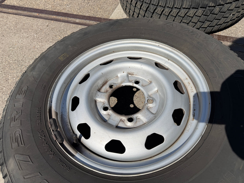 Wheel & Tire Set 16in Silver 225/75R16 (5x) – Hunter & 469; Bukhanka – USED - - UAZ spare parts