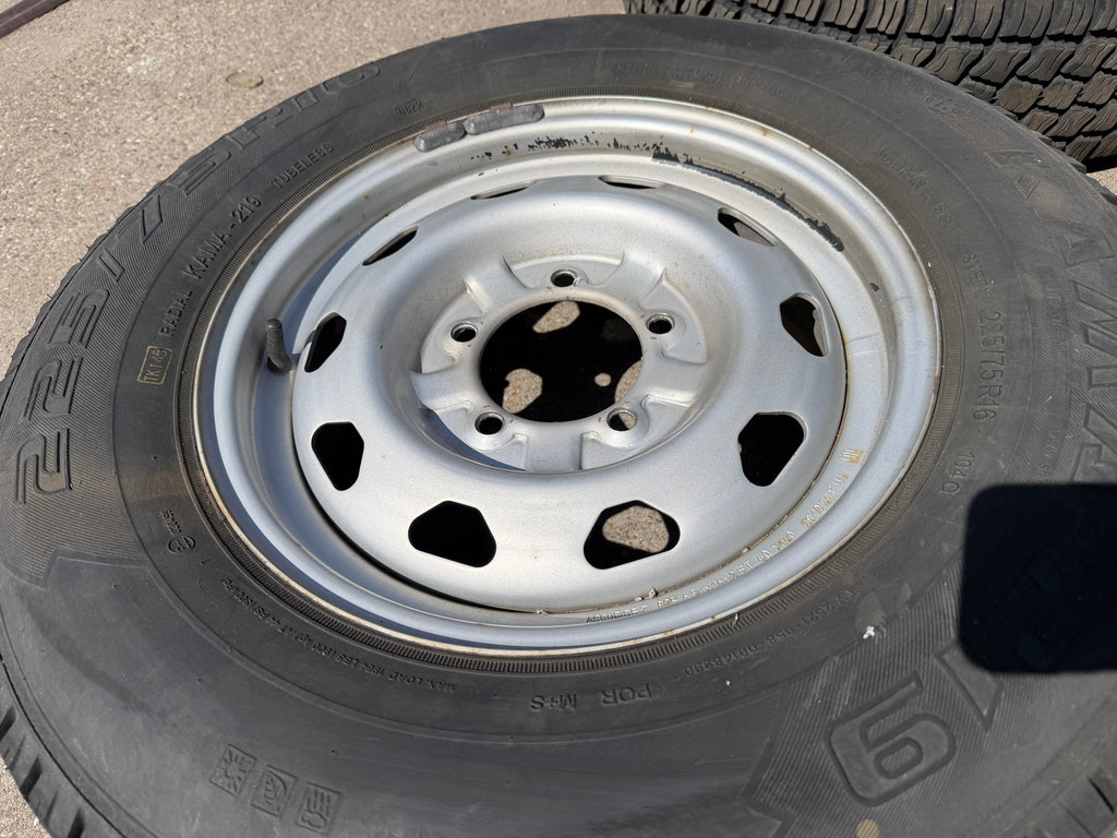 Wheel & Tire Set 16in Silver 225/75R16 (5x) – Hunter & 469; Bukhanka – USED - - UAZ spare parts