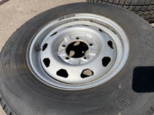 Cargar imagen en el visor de la galería, Wheel &amp; Tire Set 16in Silver 225/75R16 (5x) – Hunter &amp; 469; Bukhanka – USED - - UAZ spare parts