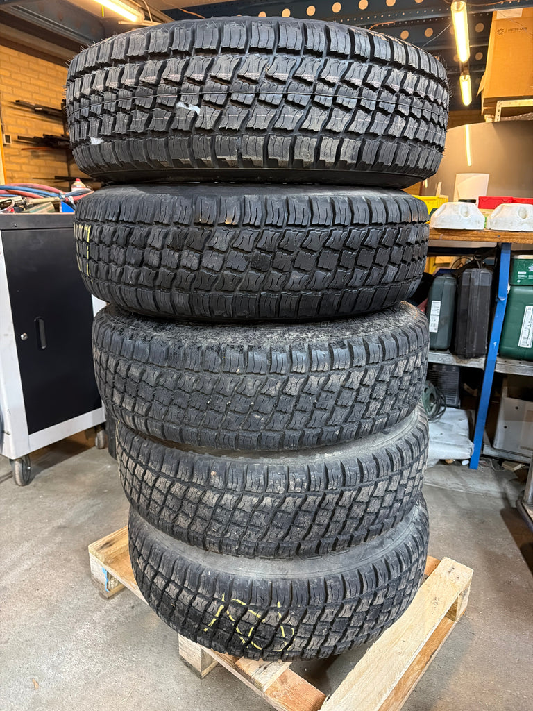 Wheel & Tire Set 16in White 225/75R16 (5x) – Hunter & 469; Bukhanka – USED – UAZPARTS.COM UAZ PART – OEM 64747447