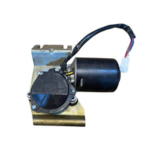 Laden Sie das Bild in den Galerie-Viewer, Wiper Motor – Bukhanka Modern (2.7L) – OEM 330300520510000 USED – UAZPARTS.COM UAZ onderdeel – OEM 330300520510000 USED